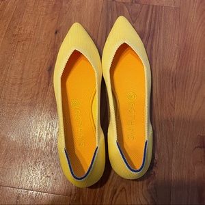 BNIB Rothy’s Point in Sunshine size 9.5